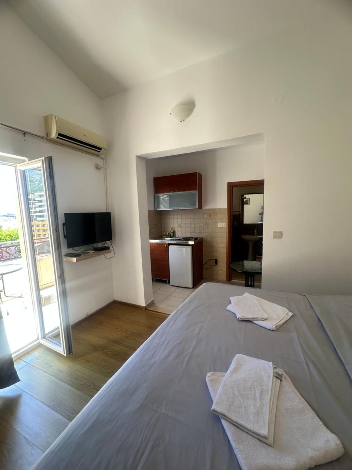 Apartments Manojlovic Будва Экстерьер фото